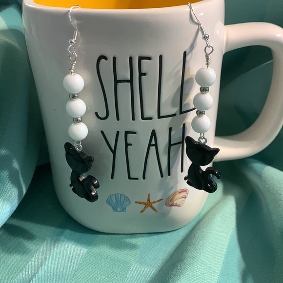Jewelry - 2/$15 🐈⬛ Black and White Cat Earrings